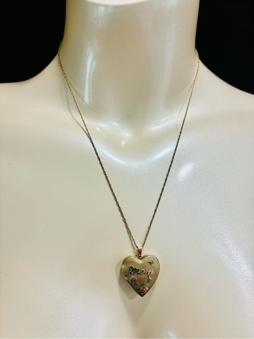 14k GF VTG Heart 'Mom' Pendant & Necklace Pre Loved Lightweight Engraved Accents